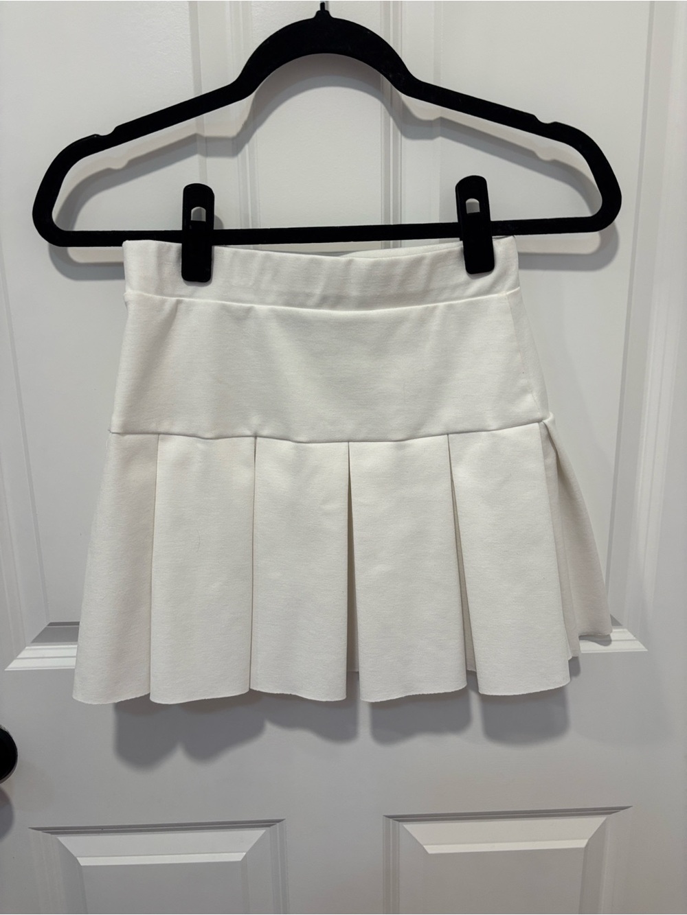 Lioness Rescue Me Pleated Mini Skirt, Thick White Pleated Min Skirt - Picture 6 of 6